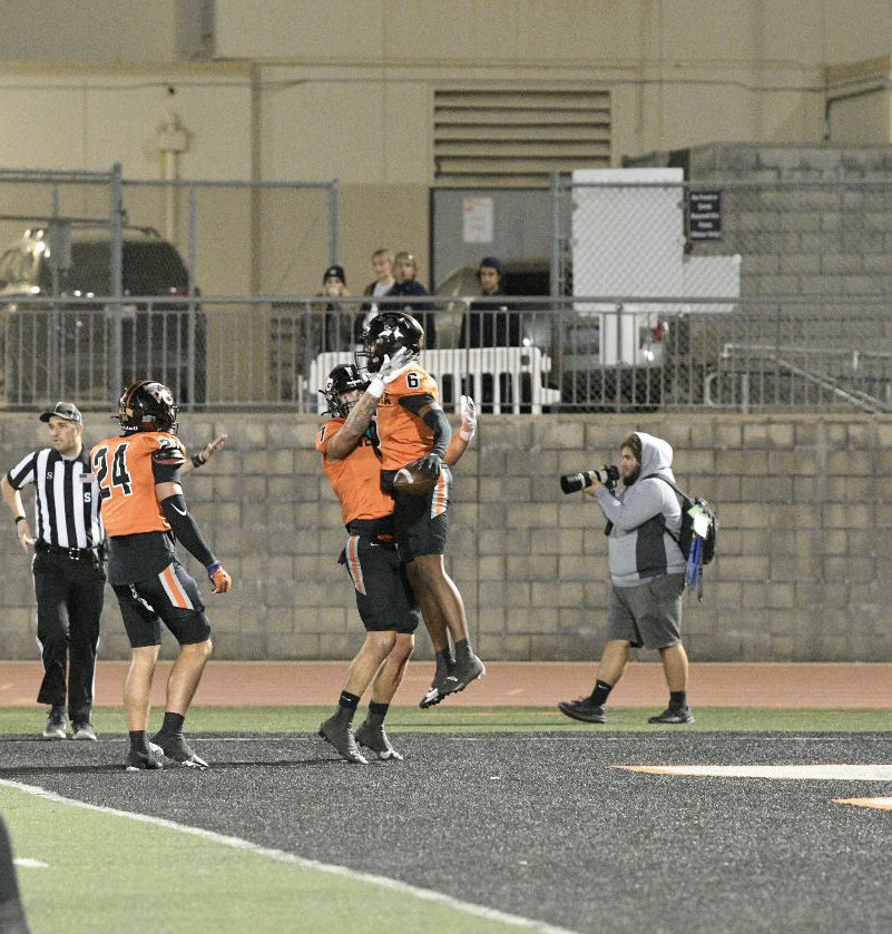 VCAthletics's tweet image. FB🏈: @VCPirateFB Interception! 🏴‍☠️

#6 Shahid Wilson intercepts the ball in the end zone. Pirates will take over at the 24 yard line. 1st and 10.