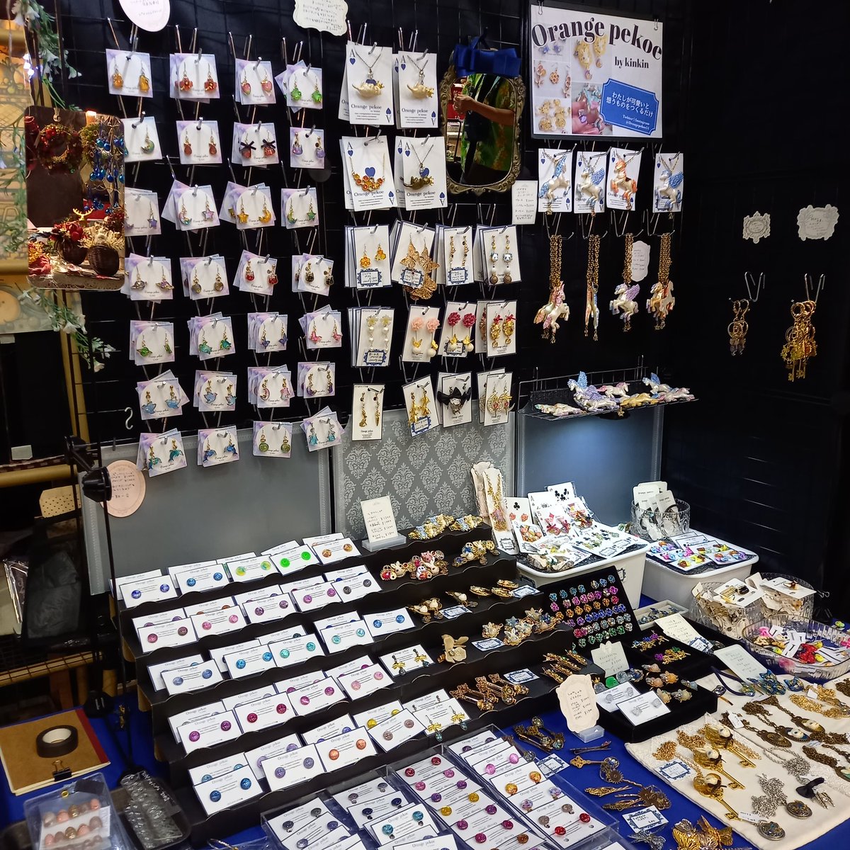 今日もデザインフェスタに
出展してます

西館4階 暗いブースと
明るいブースら辺