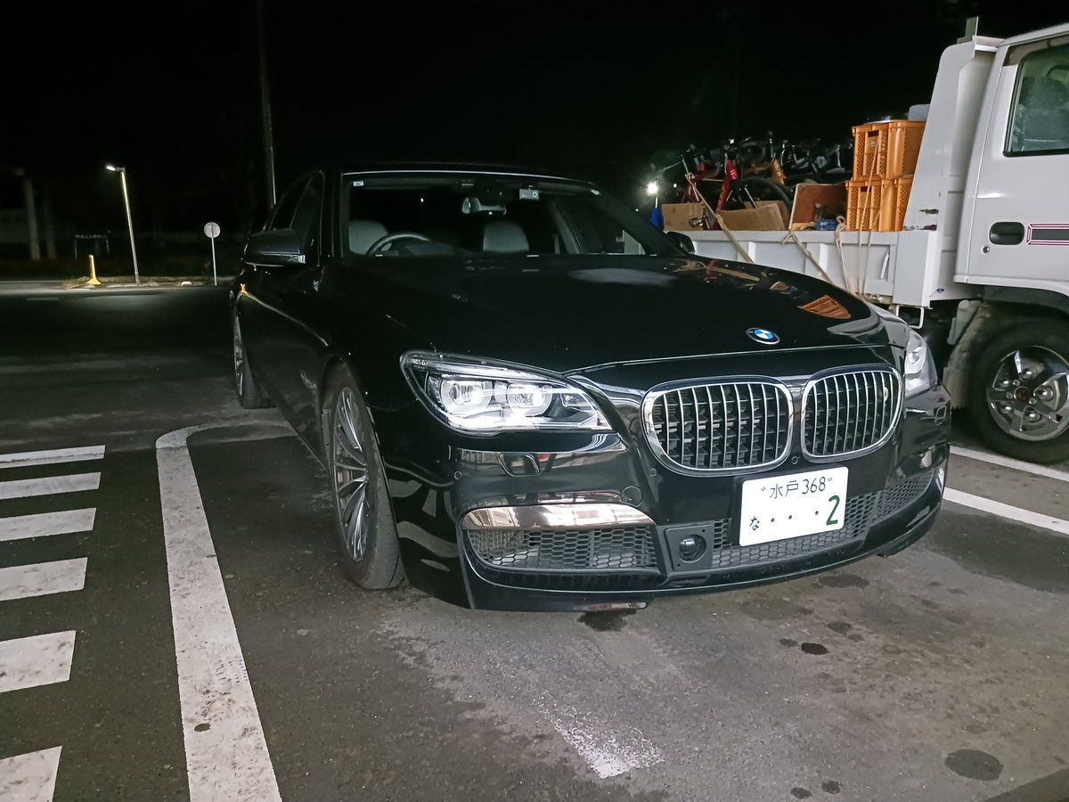 B348ts's tweet photo. お出掛け用、入れ替えました。
ちょっと大きいだけの普通のセダンです。界隈の皆様よろしくお願いします。
#BMW
#F02
#760Li
#Mスポーツ https://t.co/omBHtQGX4T