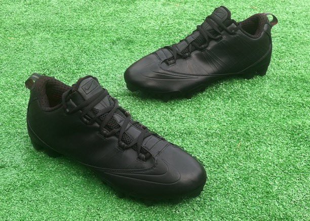 MLFootball's tweet photo. NEWS: #Steelers star wide receiver George Pickens will wear these custom-made all-black Air Force 1 cleats tomorrow.

“No flash, all business, all black.” - The designer @the_mattspeck24 says

👿👿👿 https://t.co/5splCsM8UJ
