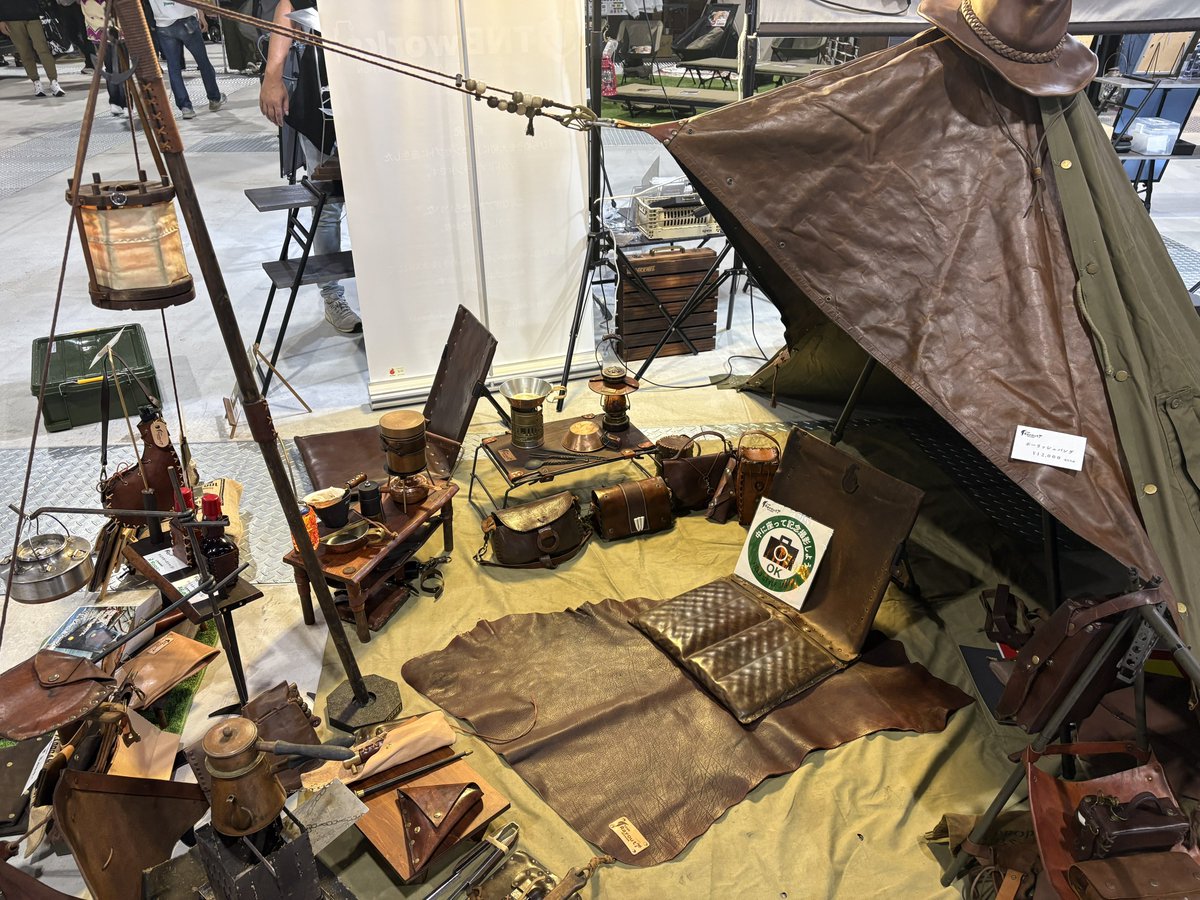 hati571's tweet photo. 初めて来れたフィールドスタイル🏕
最近の激推しブースにも行けて満足度が高い⸜( ᐛ )⸝

2日目を参戦されてる方は残す所あと数時間ですが「D321」にあるTeamRayoutさんへ是非行ってみてください✨
きっと新たな出会いがありますよ！！
 #革細工
 #FS #TeamRayout #D321 https://t.co/pOog8opukk