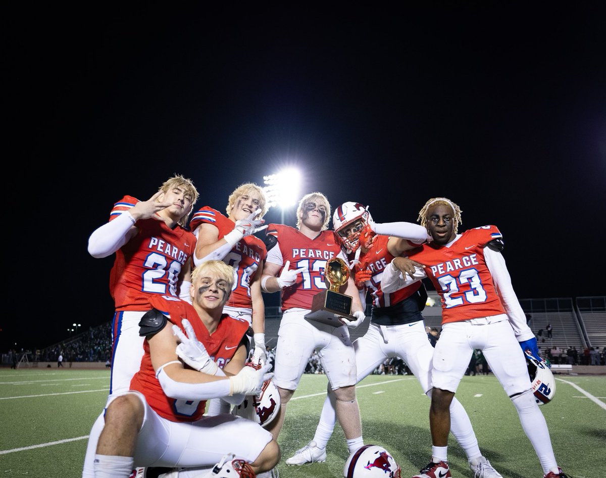 JmanHouston's tweet photo. Bi-District Champs! We still locked 🔒 in and on to area 🔥 My lil bro won’t forget these nights. Touching turf with me already. #brotherhood #texasfootball #JOURNEY2STATE https://t.co/f757mR7Nwb