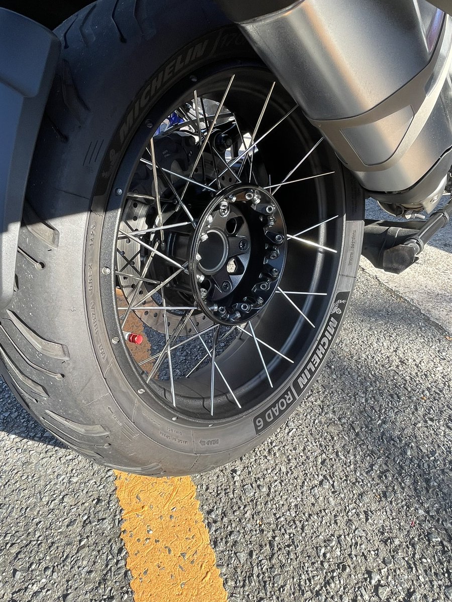 vrsca8's tweet photo. 午前中、バイク掃除。絶好のツーリング日和なので早起きすればよかった…
前回の掃除でエアバブルキャンプがなくなっていたので二輪館で購入したものに交換したのですが、だいぶ見慣れてきました。 https://t.co/kUjQnh7YAc