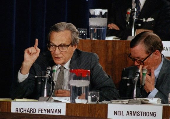 Richard Feynman with Neil Armstrong at the Rogers Commission Report Press Conference, June 1986. ✍️