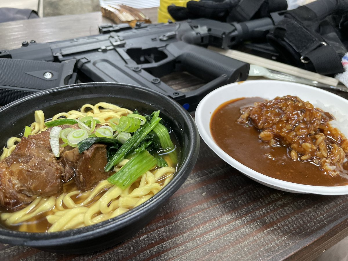 40__neko's tweet photo. サバゲー飯！
沖縄そば　ミニカレー
#サバゲー
#サバパラ https://t.co/vh50CIYC1V