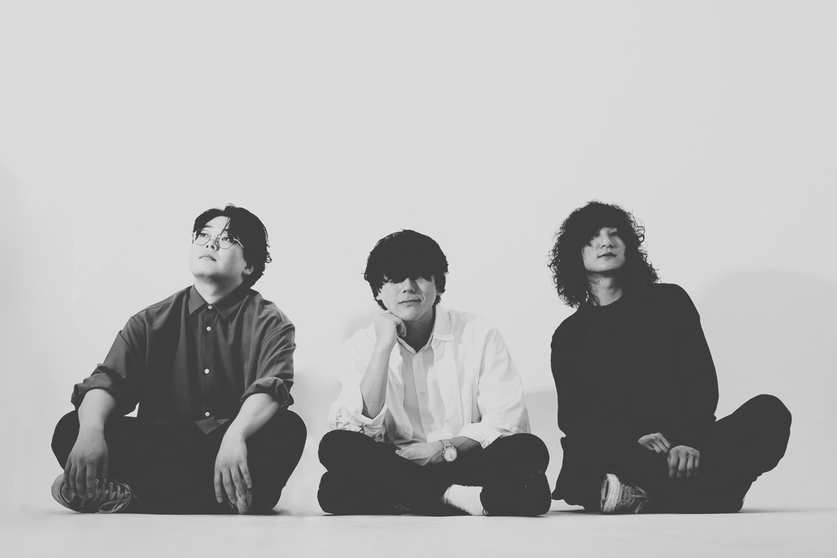 kgkawaru's tweet photo. ◤3人組になりましたよ🐈◢

11/15(金)吉祥寺WARP
-嵐を呼ぶ栄光のキムチゲロード-

1.bookworm
2.塵
3.アリウム
4.dysphagia
5.C🎥

あの、弊バンド事で恐縮なのですが、
この度dr.の守屋くん(一番好きな食べ物はきゅうり！厳しい！)がガチメンバーになりました☺️うれしい☺️

なにとぞ〜〜〜⭕️ https://t.co/AwDIj3NyAh