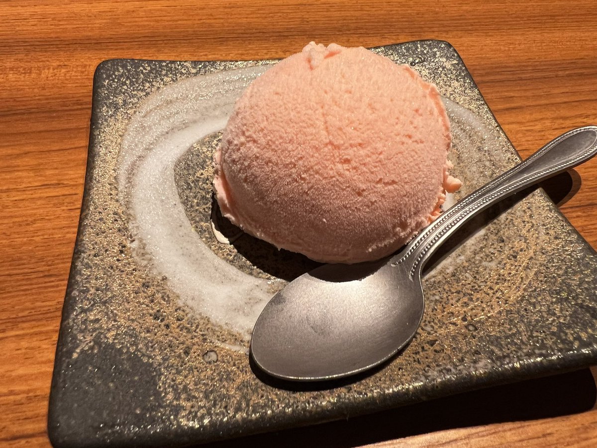 raise_bag's tweet image. \コンニチハ/

昨日は友人と学祭に行って来ました！
先生方も相変わらずで楽しかったです😌

夜は #焼肉 で元気チャージ🍖
また明日から頑張りましょう

#企業公式
#企業公式交互フォロー