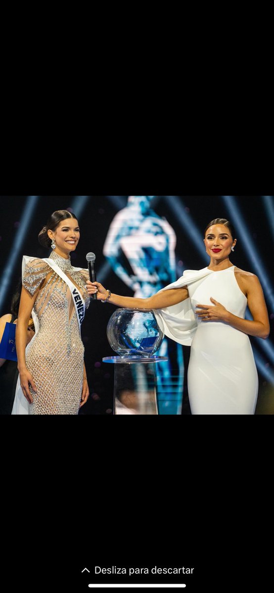 ZammyJ's tweet photo. Eres toda una Reina Venezuela #missuniverse https://t.co/SMDES7HFIg