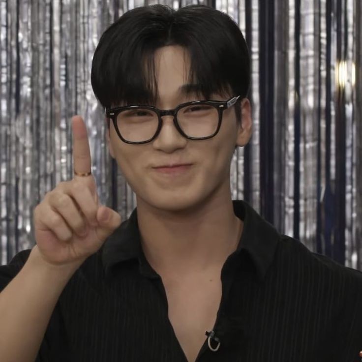 ~ ADEUS PESSOAL!

Vim aqui dizer que o Ikarus não vai mais estar entre nós, acho que ele merece um descanso... bom isso é mais um MOVED mas eu não quero divulgar para onde vou, vai ser um novo começo, algo melhor eu espero.

Bom! Muito obrigado a todos, isso foi incrível! 💖🫶