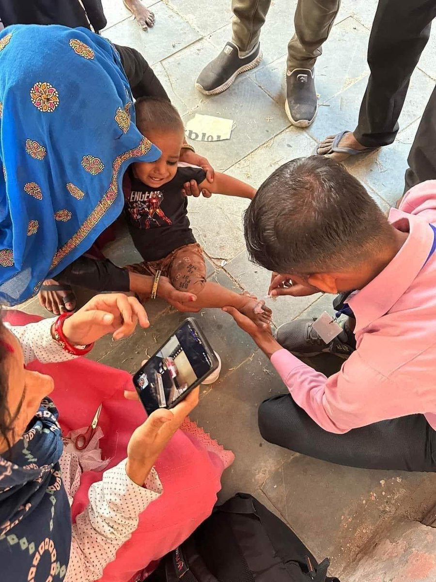 समरावता गाँव में पुलिस ने बिना किसी अल्टीमेटम के 6 महीने के बच्चे से लेकर बुजुर्गों पर दमनात्मक कार्यवाही की है.! हमारी माँग है कि जल्द से जल्द न्यायिक जाँच के आदेश दिए जाएं.! 

#समरावता_माँगे_न्यायिक_जाँच
#नरेश_मीना_को_रिहा_करो