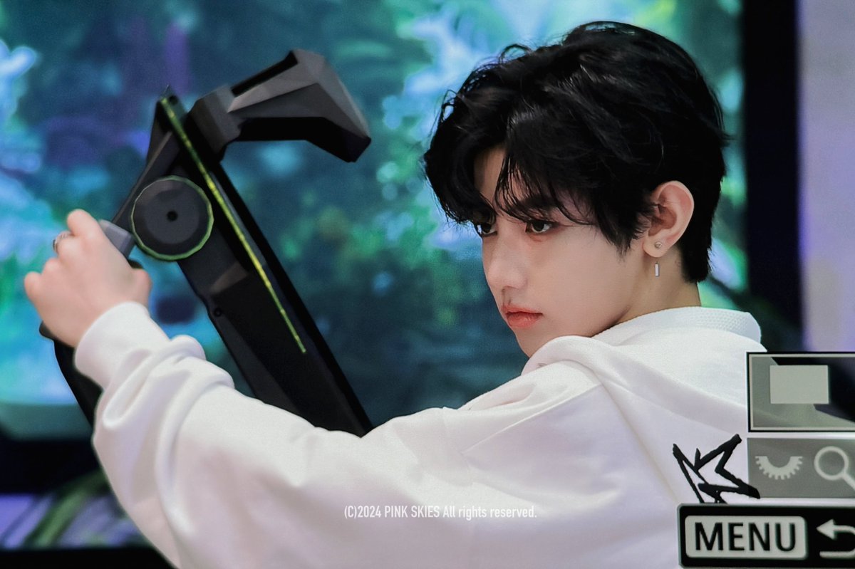 pinkskies_zh's tweet photo. 241117 ㅇㅔ반데 ....... #ZHANGHAO #장하오 #章昊 #ZEROBASEONE #ZB1 #제로베이스원 https://t.co/D2U1EjrbEB