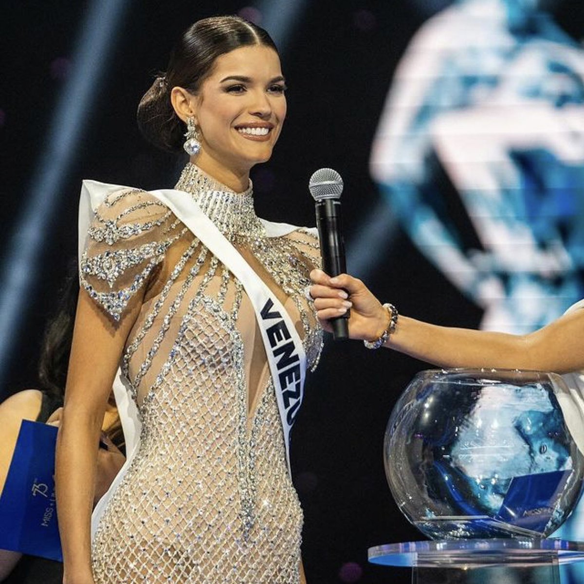 JonathanBlum's tweet image. ¡Gracias Ileana! 
.
Tu posición de 4ta finalista en @missuniverse refleja todo el esfuerzo, la pasión y el amor que tienes por Venezuela. Has puesto nuestra bandera en lo más alto, mostrando al mundo la grandeza y el talento de las mujeres venezolanas.
.
Eres un símbolo de…