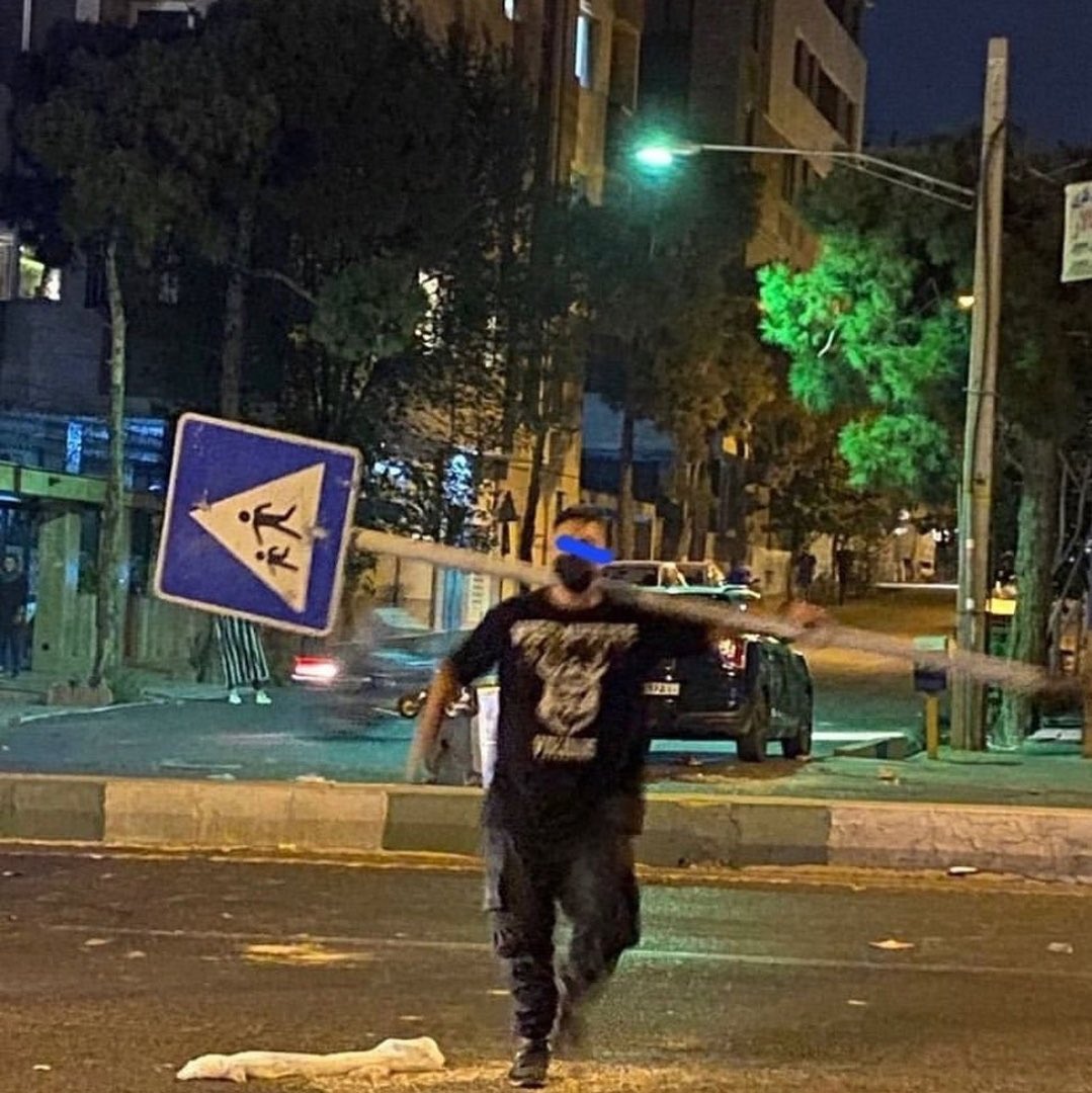 _UnluckyDev_'s tweet photo. در راه AI Engineer 
خدا بخیر کنه😂 https://t.co/FxZCsXDN34