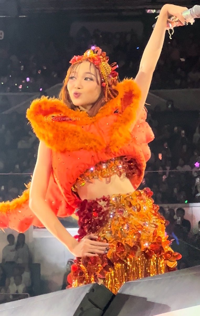 good morning to this cutie 🧡