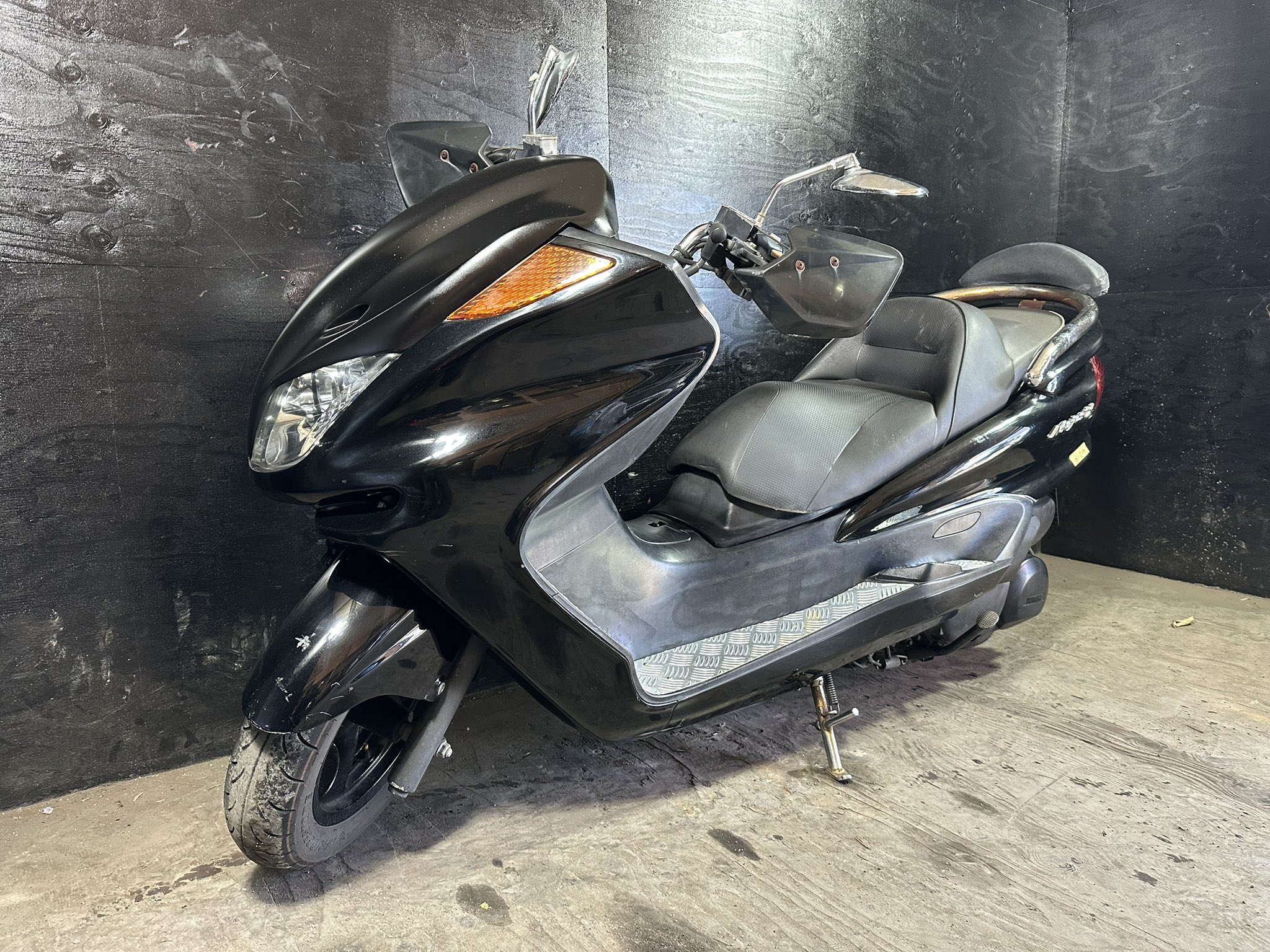 マジェスティ 250 フルカスタム スピーカー、LED バチバチフルカスタム