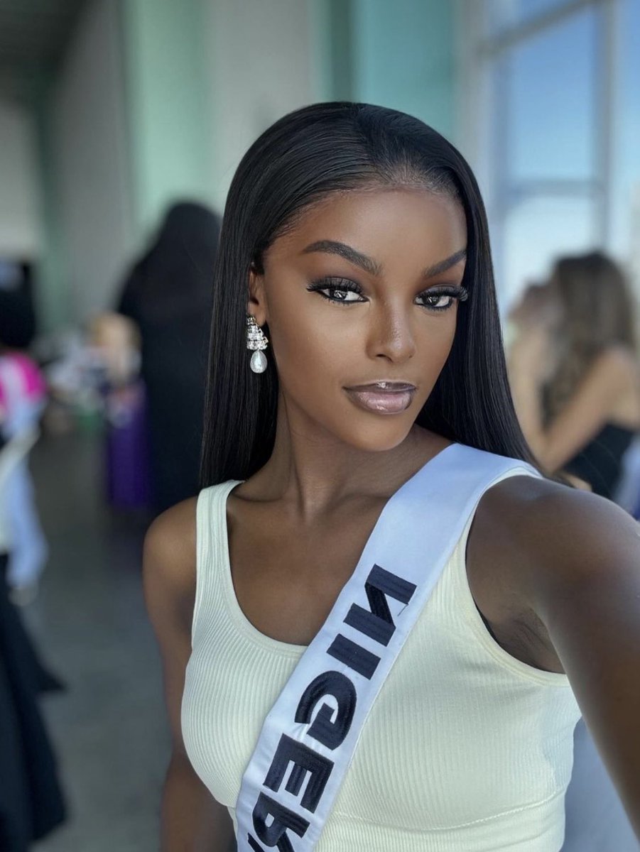 MohDee9's tweet photo. 1st Runner Up👏🏾👏🏾👏🏾… What a story, so proud of her. STILL A QUEEN 👸🏾💚🇳🇬

Miss Universe Nigeria Chidinma #MissUniverse https://t.co/6jAA2972lX
