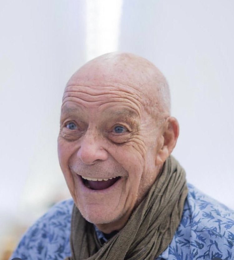 Gerry Weil,  adiós maestro, tu sentido de propósito y filosofía de vida, contribuyeron a un mundo mejor, gran privilegio que hicieras de Venezuela tu casa y tus raíces. Seguirás tu camino luminoso porque eres un ser de luz. Sentidas condolencias a sus familiares y amigos Qepd