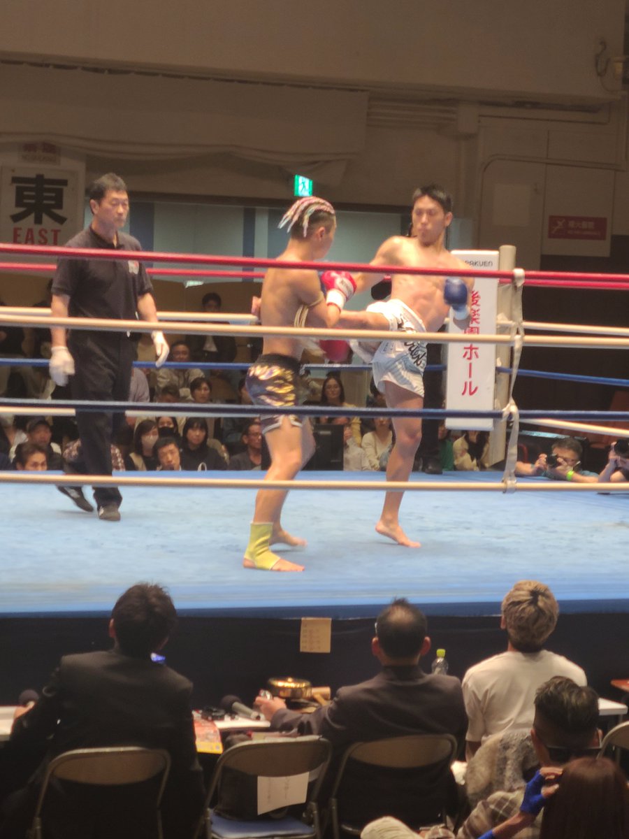 serval87's tweet photo. 第8試合　フェザー級　3分3R　樹（いつき）（治政館／2位）　石川智崇（KICK BOX／6位）　樹初回ＴＫＯ勝ち。 https://t.co/hYNWXlNSqe