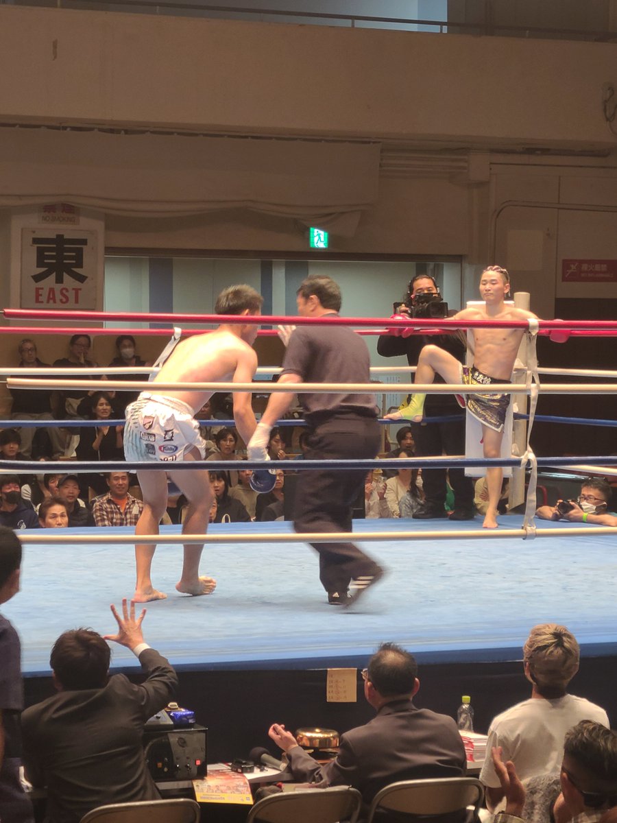 serval87's tweet photo. 第8試合　フェザー級　3分3R　樹（いつき）（治政館／2位）　石川智崇（KICK BOX／6位）　樹初回ＴＫＯ勝ち。 https://t.co/hYNWXlNSqe