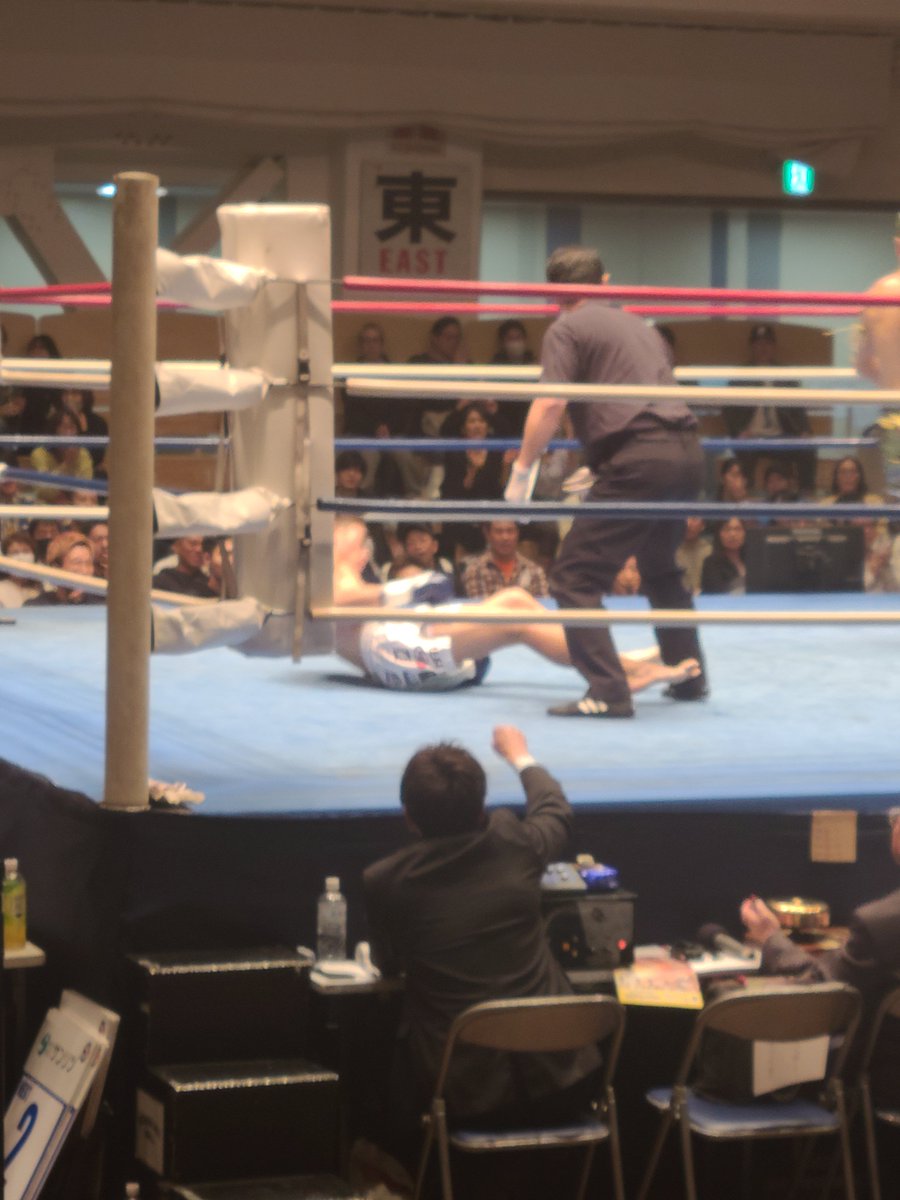 serval87's tweet photo. 第8試合　フェザー級　3分3R　樹（いつき）（治政館／2位）　石川智崇（KICK BOX／6位）　樹初回ＴＫＯ勝ち。 https://t.co/hYNWXlNSqe