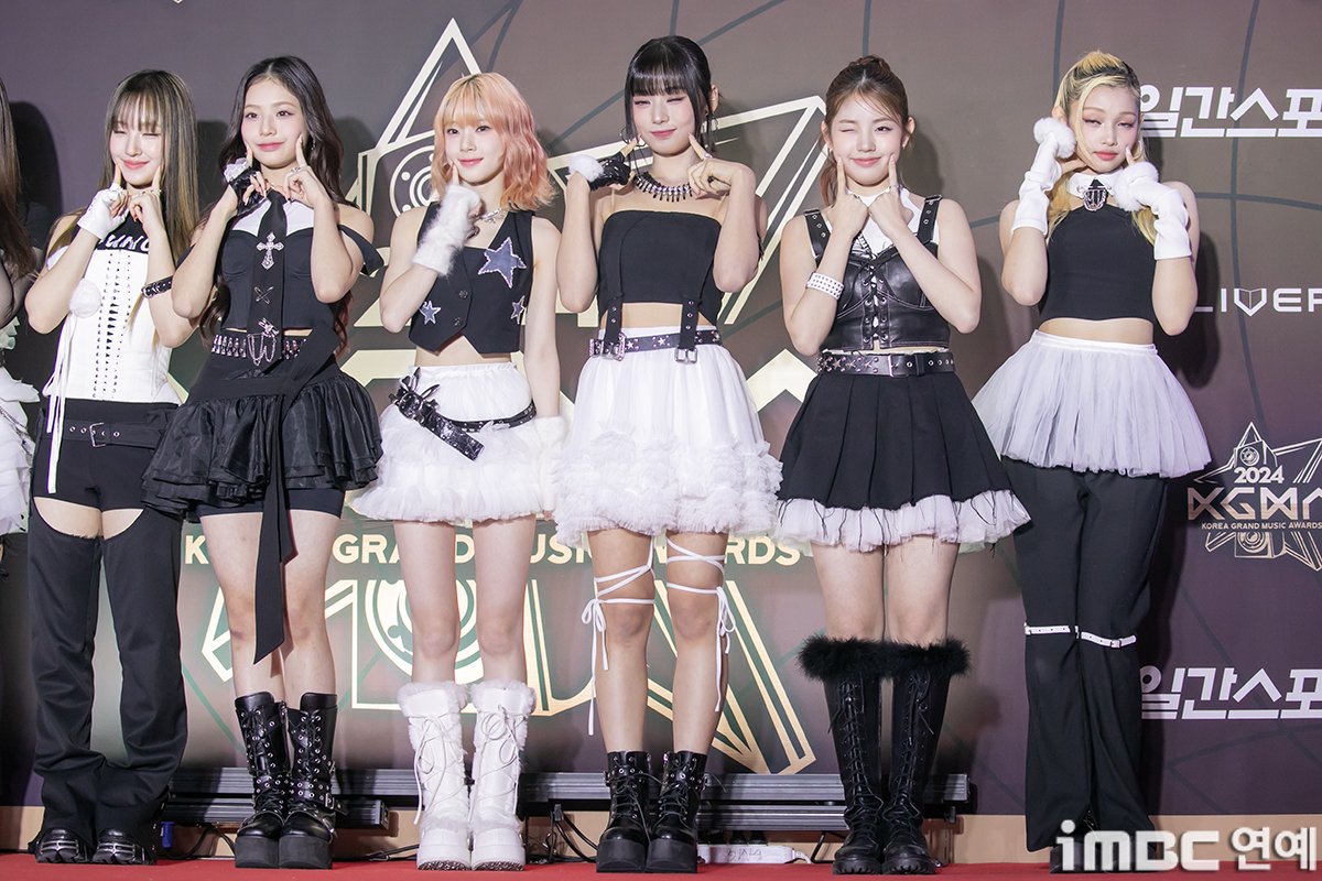 koreansales_twt's tweet photo. #UNIS at the Red Carpet of the “Korea Grand Music Awards.” https://t.co/5Nsp6524Bn