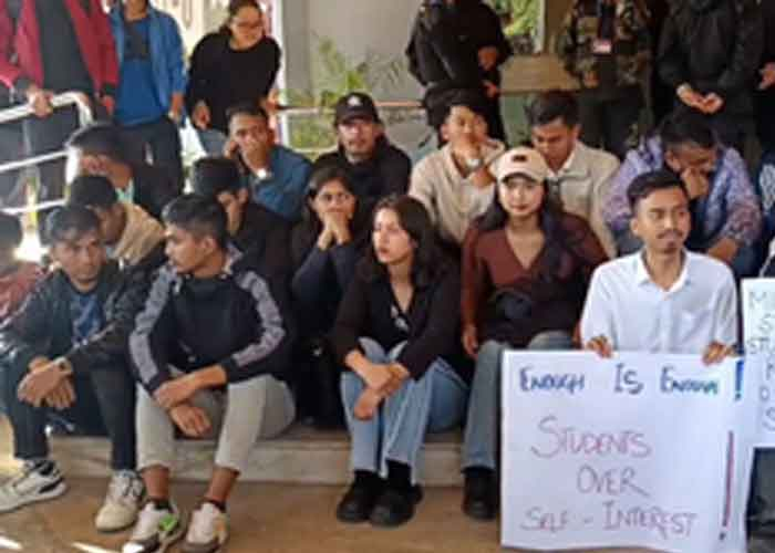 yespunjab's tweet photo. Meghalaya: NEHU students’ protest enters day 13; civil society body intervenes
https://t.co/WoOxwYv7sw

#NEHU #Meghalaya #NorthEasternHillUniversity #ShillongProtest #StudentHungerStrike #VCPrabhaShankarShukla #NEHUProtest https://t.co/qEX5m1ssdt