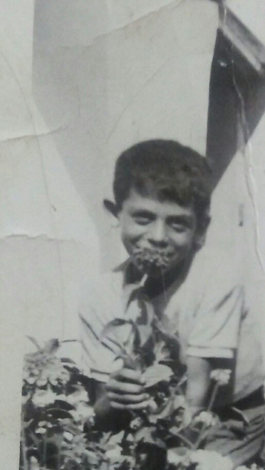 BelalElbukhary's tweet photo. يا شهيدًا قد مضى عطشانًا
رُغم سهم القلبِ 
عزمه ما لانَ
قد هوى مجروحًا 
يُغمضُ الأجفانَ
شاكيًا للمولى كل جُرح. https://t.co/P7M8KlZYlM