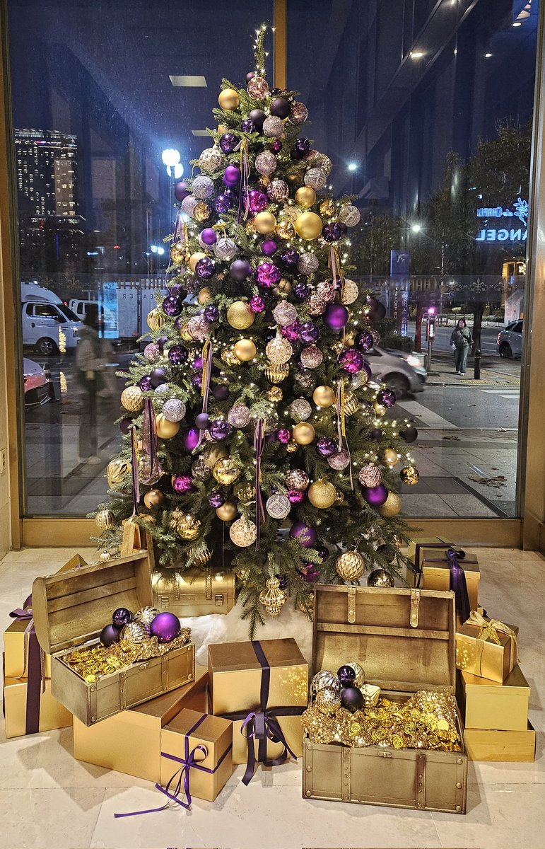 dust_seed's tweet image. 트리도 보라색이야 💜💟🧞‍♀️