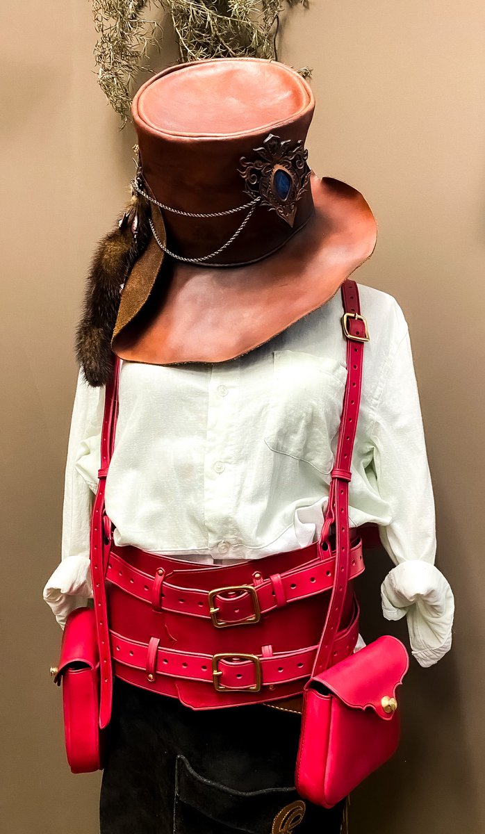 デザフェス終わりましての搬出前の一服中。
たくさんの方に名刺をお取りいただき、名刺がなくなりました！
ありがとうございました！
次回出店は思案中ですがホームページなどからお問い合わせいただければ出来る限りご要望にお応え致します。