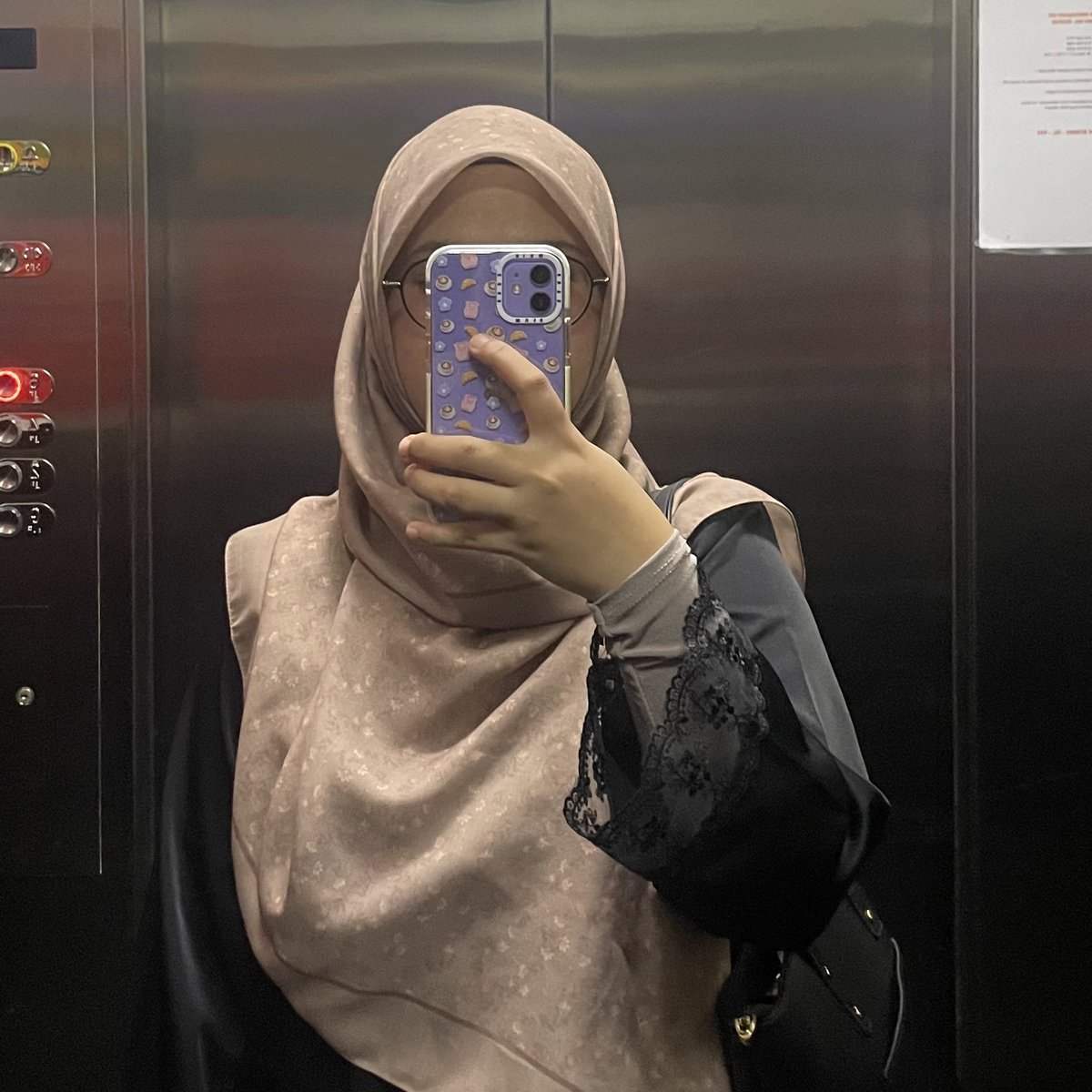 syrhmzlann_'s tweet photo. MutuCase casing ni bukan first time I beli, memang lurvee design and kualiti dia🤌🏼✨ I beli sip society impact pro case, memang protect camera and screen✅
https://t.co/Le1saqq1Kz

Silicone case dia jenis tak licin macam silicone lain🙂‍↕️🙌🏼
https://t.co/LjYAkr9dDx https://t.co/YI10a5k5qQ