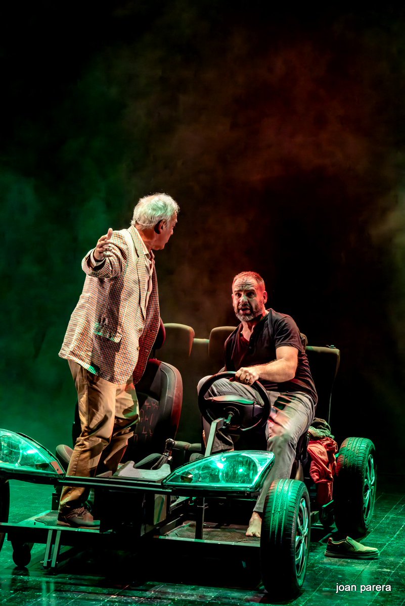 Diumenge, 24 de novembre, a les 6 de la tarda, a #CABRIANES
Inspirada en fets reals: Un home viatja en cotxe durant més de tres setmanes amb el seu marit mort al seient del costat
#teatre #cultura #sallent #Bages