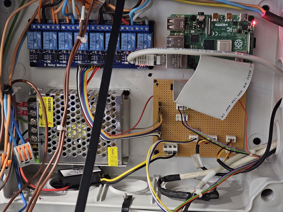 Gestion de la brasserie... Bin oui, un <a href="/Raspberry_Pi/">Raspberry Pi</a> 
#hop #brew #brewer