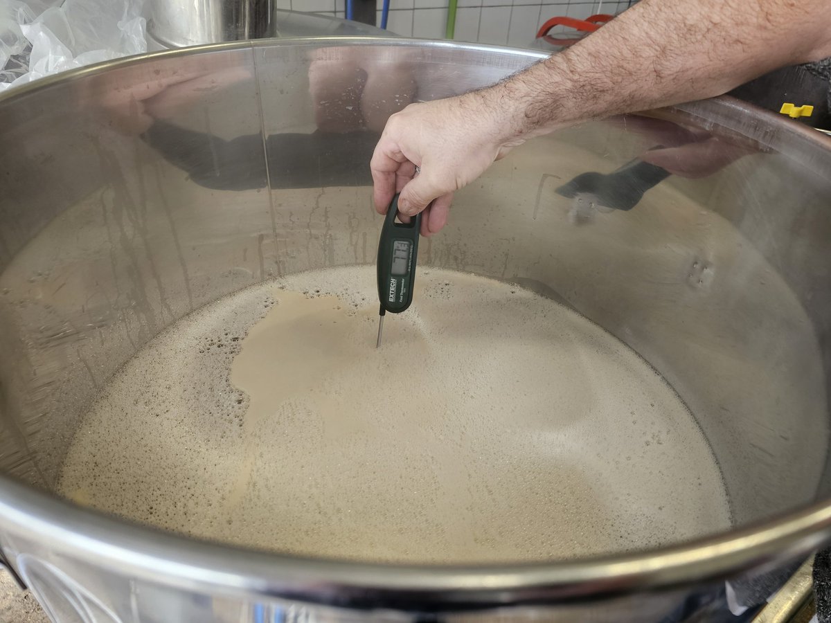 Ce matin c'est fabrication de mon brassin chez #HopTrotters à Rimont (71) ce sera la #IPA de <a href="/framboise314/">François MOCQ - F1GYT - framboise314 🌈</a>