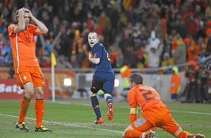 emanwontmiss's tweet image. Last minute goals that changed football HISTORY 😱

A Thread