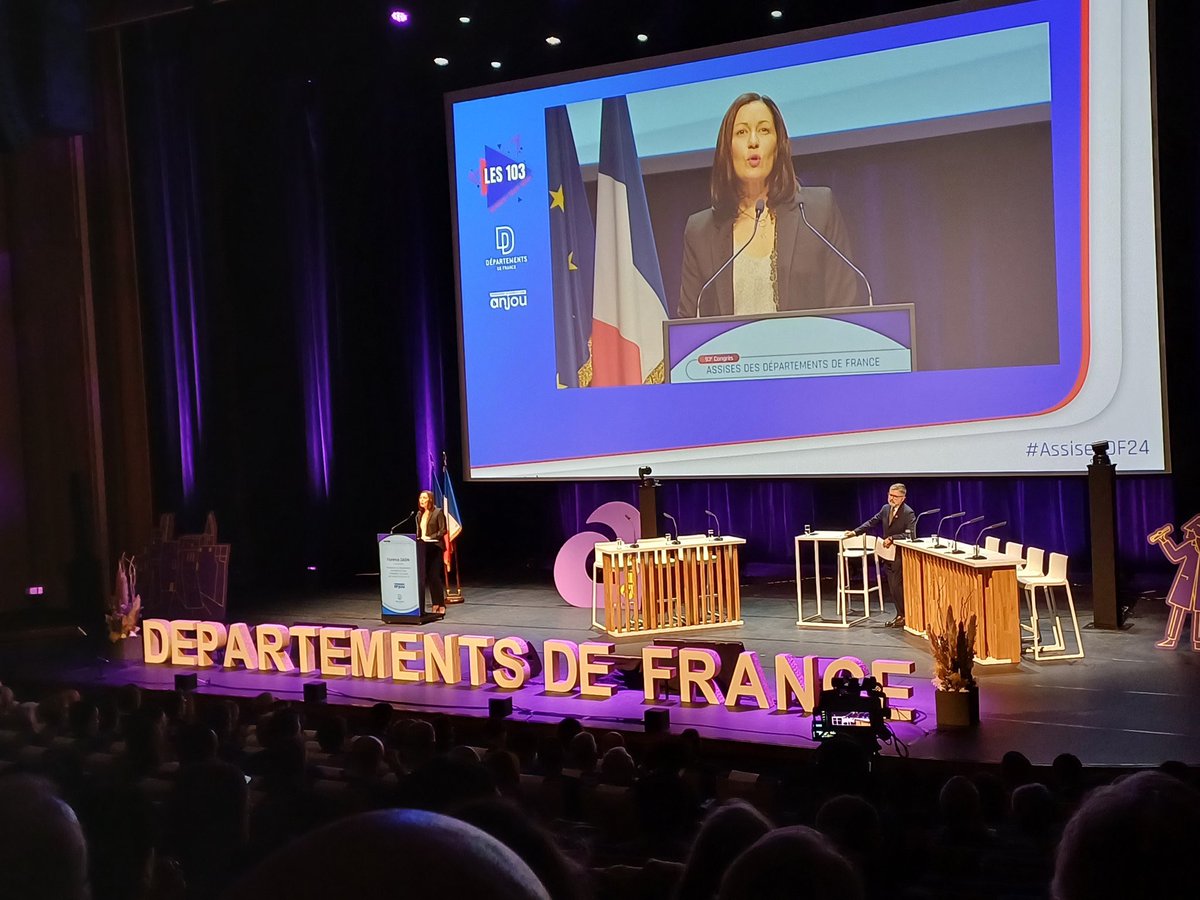 Les départements au bord de l’asphyxie ? <a href="/MichelBarnier/">Michel Barnier</a> leur a donné de l’air à Angers. Pas assez pour de nombreux présidents de départements dont <a href="/Michel_MENARD/">Michel Ménard</a> , Pdt <a href="/loireatlantique/">Loire-Atlantique</a> 
 RDV dans <a href="/DimPolitique/">DimancheEnPolitique</a> sur <a href="/F3PaysdelaLoire/">France 3 Pays de la Loire</a> à 11h10 france.tv
@FlorenceDabin