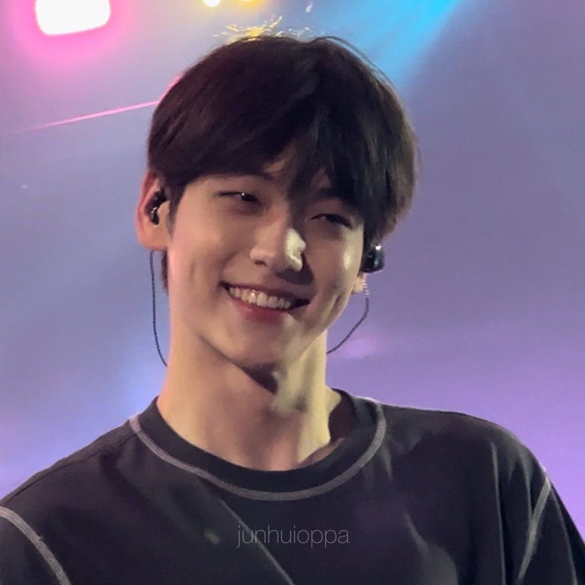 f4irypjm's tweet photo. my favourite genre of men is big tall, silly, goofy guys w dimples https://t.co/y9woM0TsrO