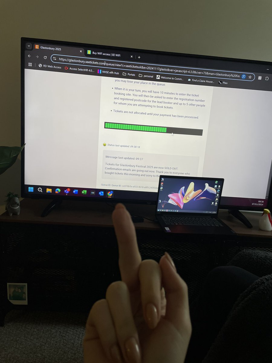 alex tweet media