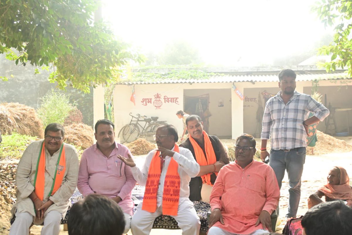 DharmraajNishad's tweet photo. ग्राम दशरथपुर के सम्मानित निवासियों के बीच आपकी उम्मीदों और विश्वास के साथ जुड़ने का अवसर मिला। आपका समर्थन हमारी ताकत है, और आपके विकास के लिए हर कदम उठाना हमारी जिम्मेदारी। साथ मिलकर उज्जवल भविष्य की ओर बढ़ते हैं! https://t.co/ULrWqDiF9V