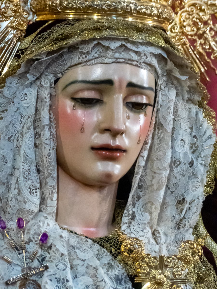 Sevilleando_'s tweet photo. Besamanos a la Virgen de Gracia y Amparo: https://t.co/zu9rl9lWXt https://t.co/nlXvLpqQEQ