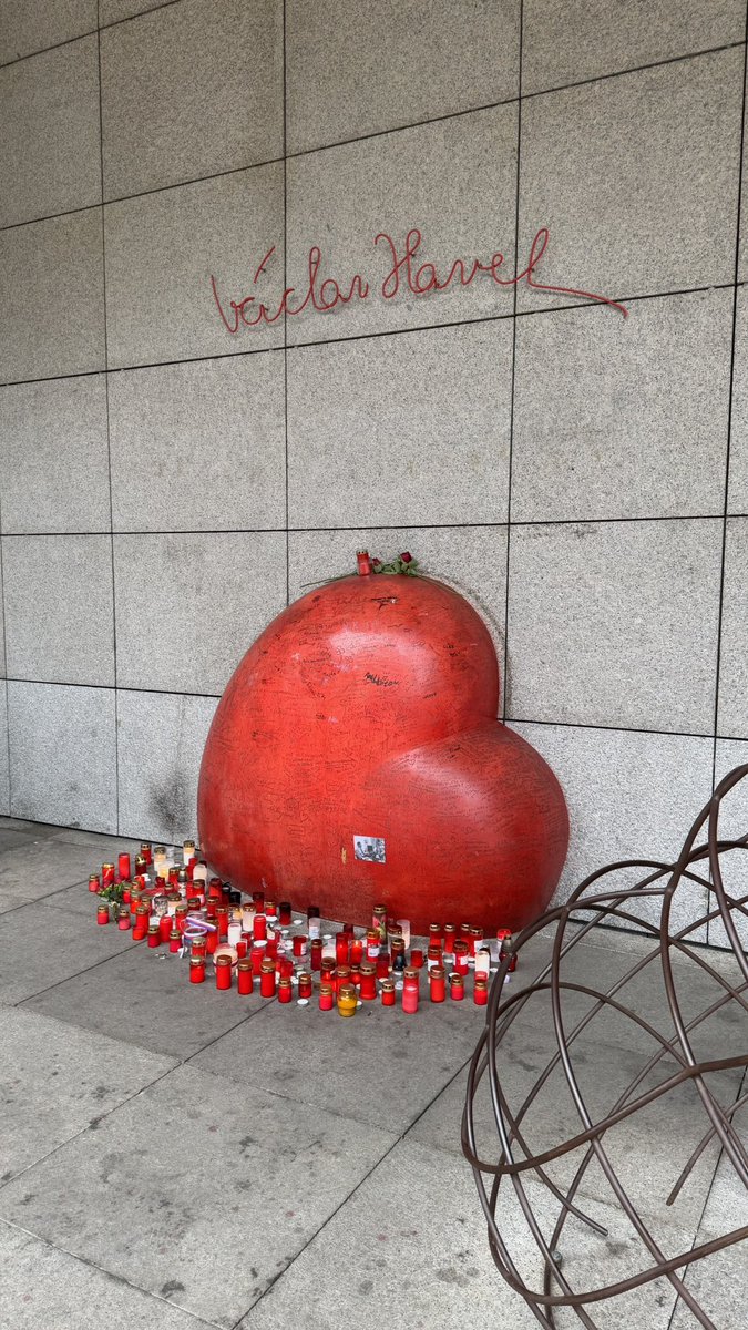 “Naděje není to přesvědčení, že něco dobře dopadne, ale jistota, že má něco smysl - bez ohledu na to, jak to dopadne.” Václav Havel

#svoboda