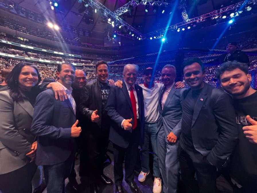WallStreetMav's tweet photo. What a crew to hang out with for the night. https://t.co/LNGffSKOx7