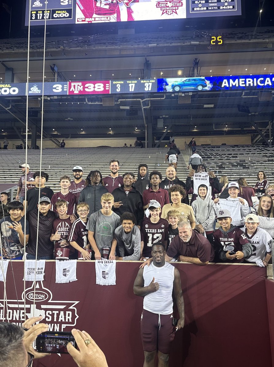 Former <a href="/SFAFootballBISD/">Stephen F. Austin Football</a> and Current Aggie <a href="/NicCaraway3/">brando</a> took the time to meet some of our current Bronco athletes after the game. Thank you Nic!