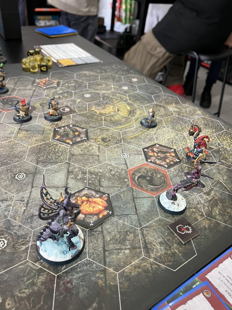 vivanagoya's tweet photo. アンダーワールド〜!ゴブリンがなんと21点で勝ち!Day-after-launch #embergard day at the local! Here’s me piloting Zarbag’s to a 21 to 8 win 😅 https://t.co/nM0hO3EWIB