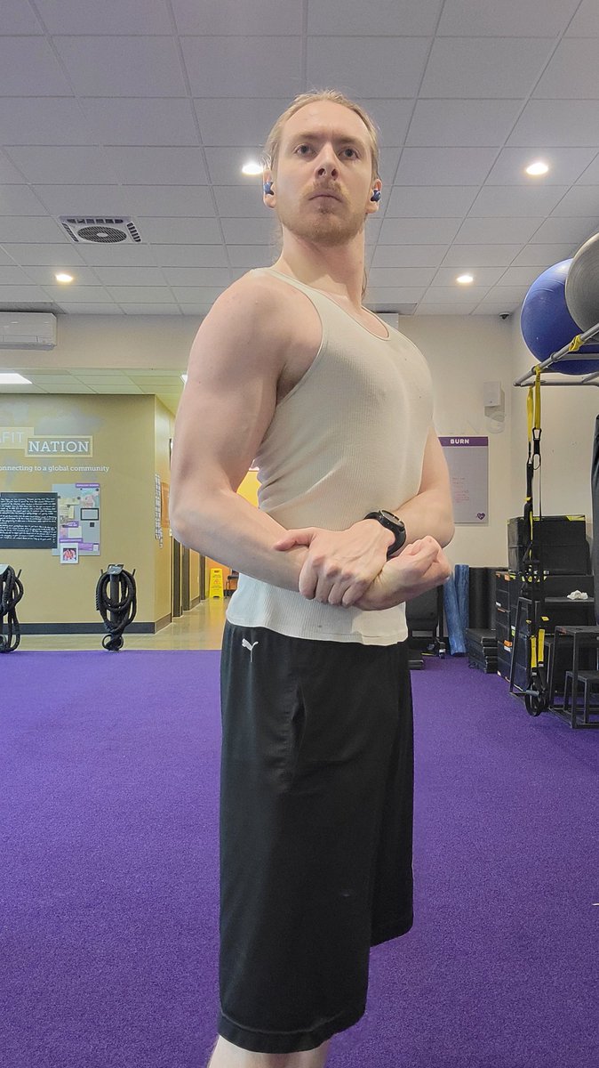 IFOnlyYT's tweet photo. First time in my life that I can see my lats!!! I'm slowly but surely getting bigger https://t.co/5mJKGb5bP7