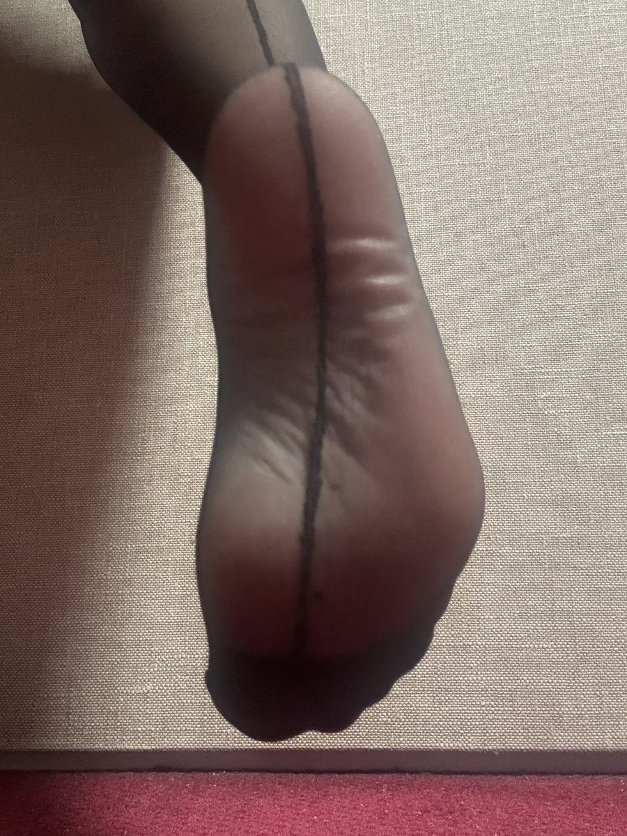 SarahRose_02's tweet photo. Sexy Feet in Nylons 🥵💦

#nylonfetısh 

@FootParadiseRT 
@rt_feet 
@RTDoms 
@FeetForumArea 
@cheesytoesands2 
@RTGermanFindom https://t.co/MDe1iieFQc