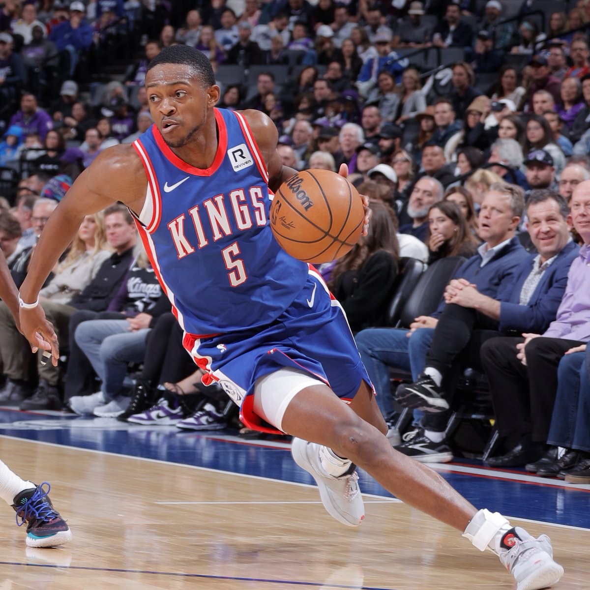 NBA (@nba) on Twitter photo 60 LAST NIGHT.
49 TONIGHT.
The 2nd-most points scored over CONSECUTIVE DAYS in the last 50 years 👏👏 <a href="/swipathefox/">De'Aaron Fox</a> 60 LAST NIGHT.
49 TONIGHT.
The 2nd-most points scored over CONSECUTIVE DAYS in the last 50 years 👏👏 <a href="/swipathefox/">De'Aaron Fox</a>