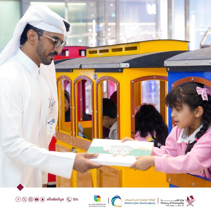 GulfTimes_QATAR's tweet image. In celebration of the International Children's Day, the #Ministry of #Municipality, represented by Al Dhaayen Municipality and the Friends of the Municipality Group in Schools, in cooperation with the #National_Cybersecurity Agency, organized an awareness-raising and