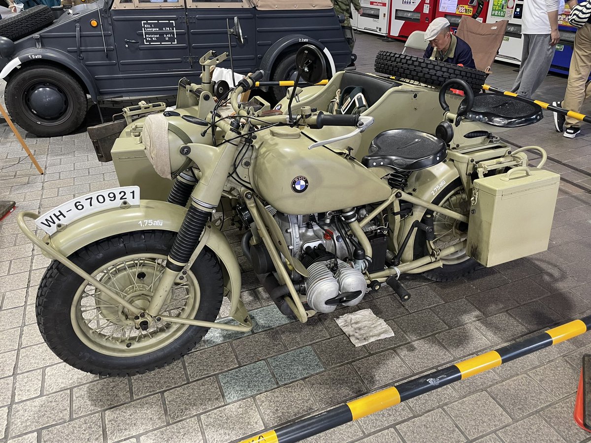 DanBlueselect's tweet photo. Incredible😎 #BMW #R75 https://t.co/r1DAip2MKw