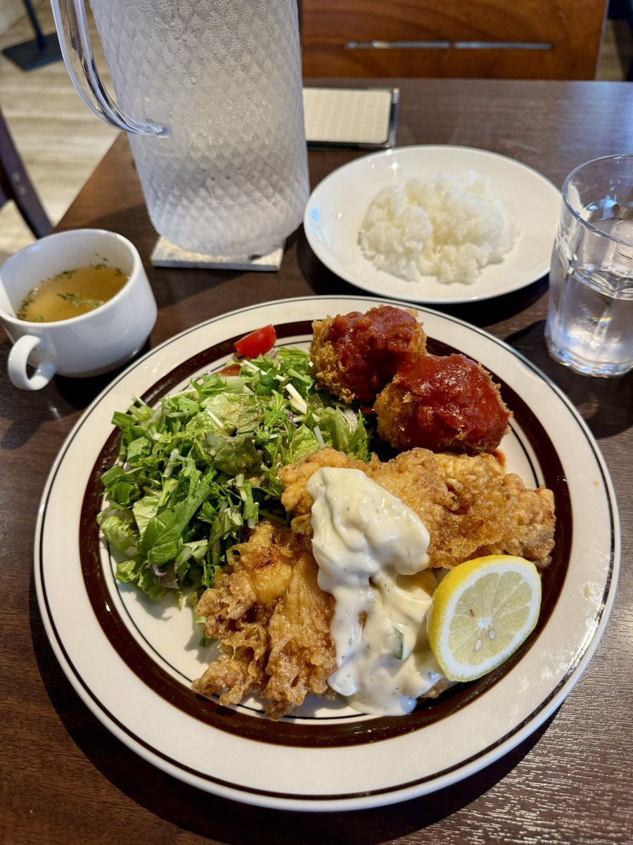 dashi_tsukkomi's tweet photo. 堺の白鷺駅から5分の洋食店へ。クリームコロッケとチキン南蛮を選びました。大阪公立大学も近いので学生さんも多く賑わってます。　#堺グルメ #agemon #deepfried #cutlet #洋食 #カツ https://t.co/96VFqqyxGY