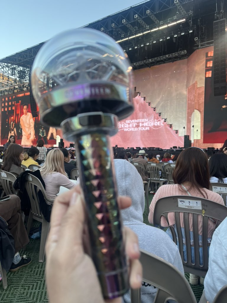 sujimay's tweet photo. My first Kpop concert experience. It was awesome. 
Thank you @kticket82 for a smooth transaction. 
Now a certified Carat. https://t.co/JwKwWe5zrN